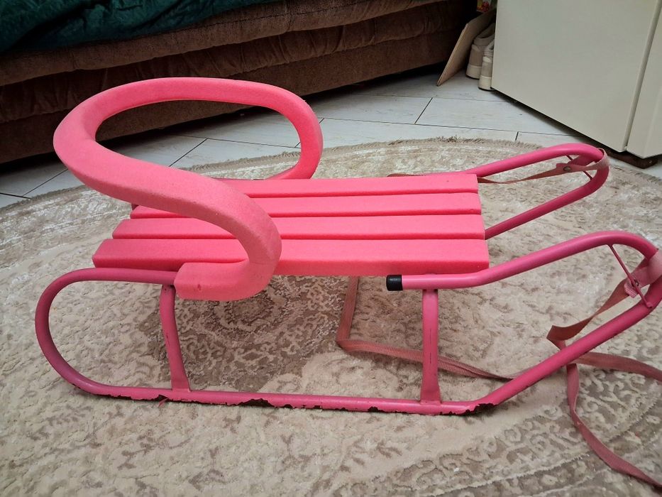 Чудові рожеві санки