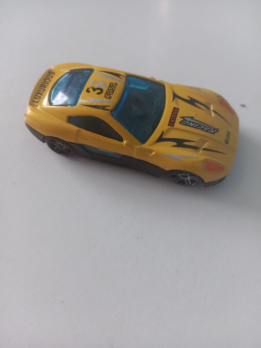 Машинка игрушка модель