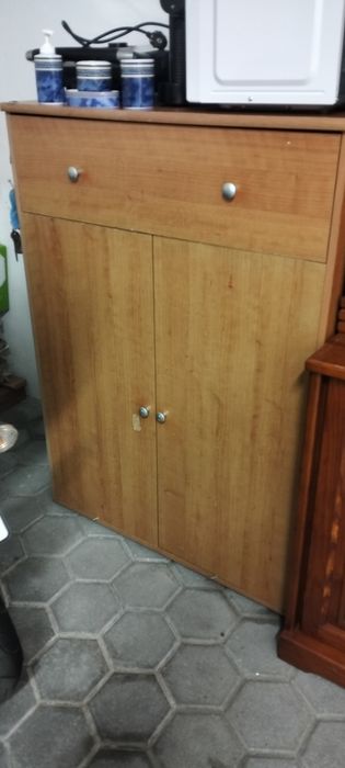 Armário duas portas com gaveta