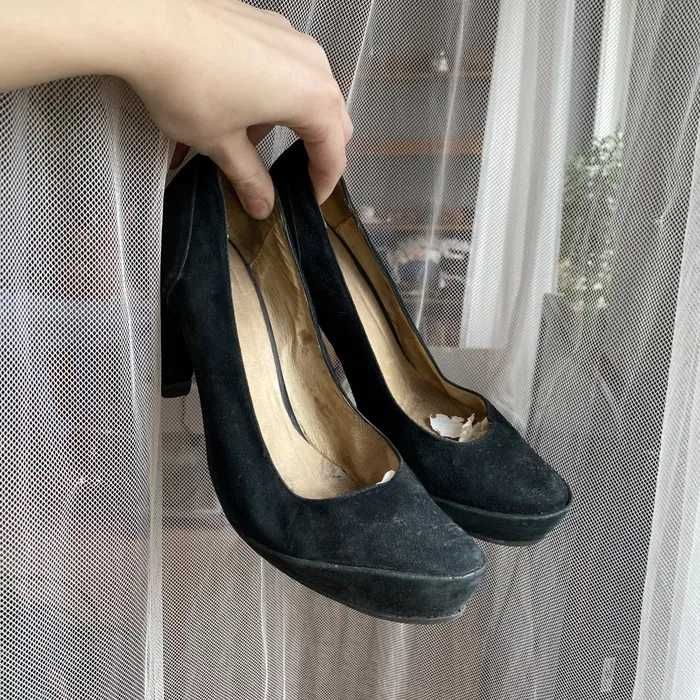 Skórzane skóra zamsz czarne zamszowe obcasy 39 dots