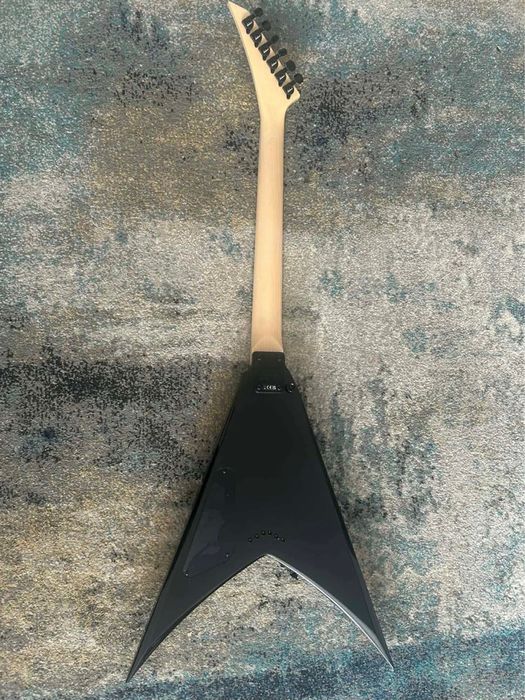 Gitara elektryczna Jackson JS32T King V + akcesoria