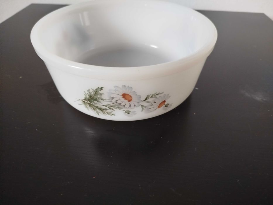 Duas taças uma oval outra redonda