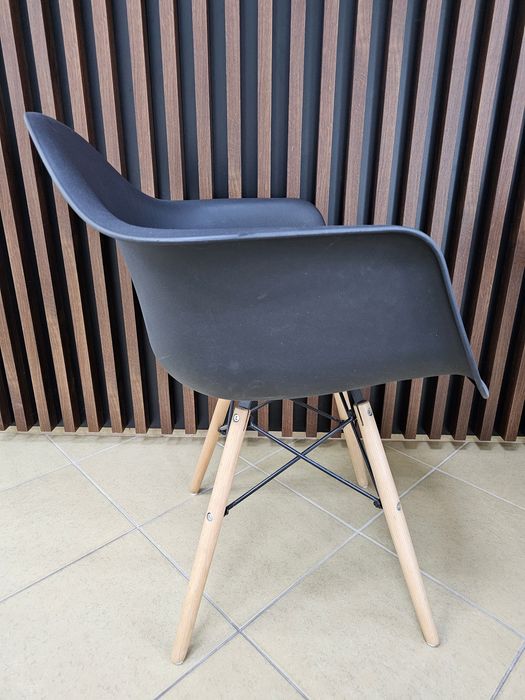 Czarne krzesło DAW MILANO DESIGN 211WF