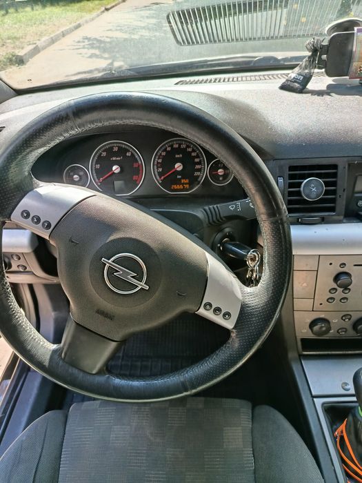 Автомобіль Opel Vectra GTS