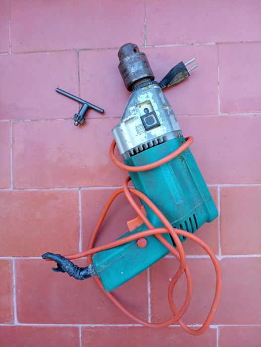 Berbequim elétrico 	Black and Decker 220v	- a funcionar muito bem