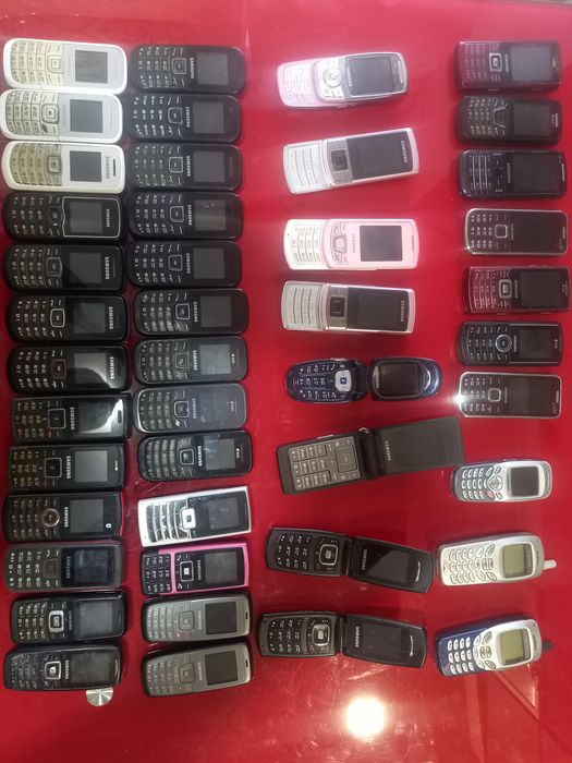 Телефоны самсунг.