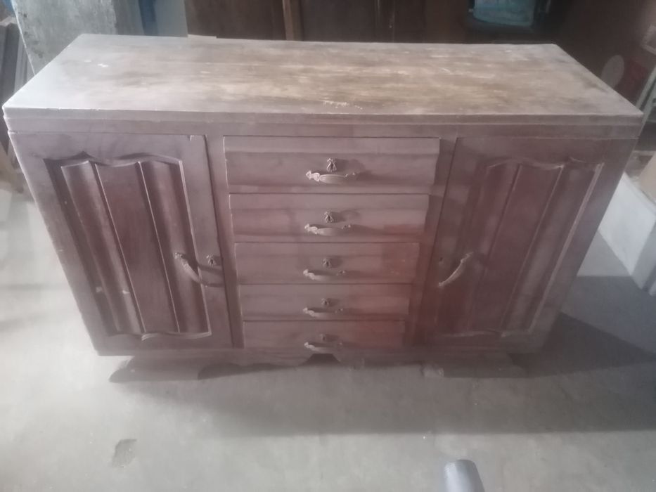 Vendo dois móveis muito antigos para restaurar em bom estado