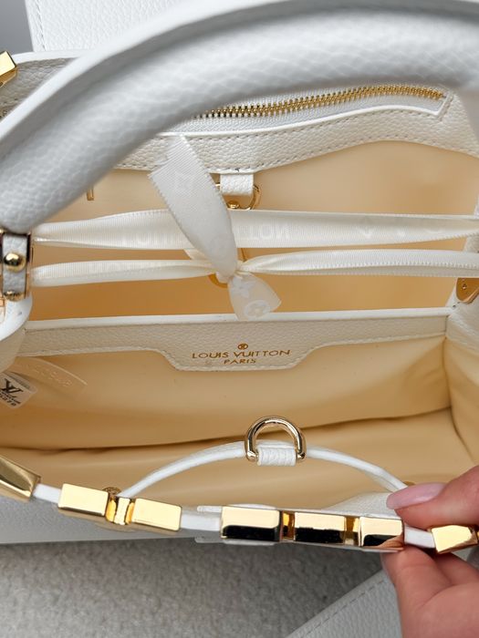Сумка Louis Vuitton Capucines White