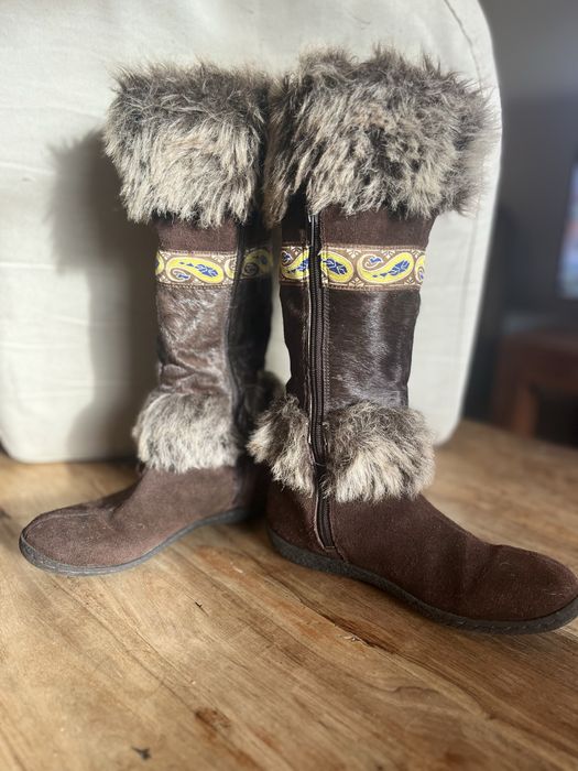 Botas castanhas de Pelo