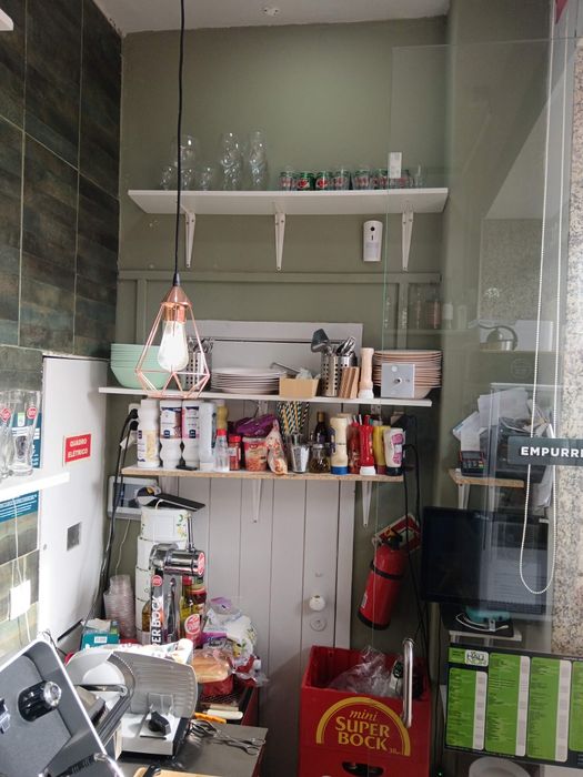 Trespasse loja perto a câmara de gaia