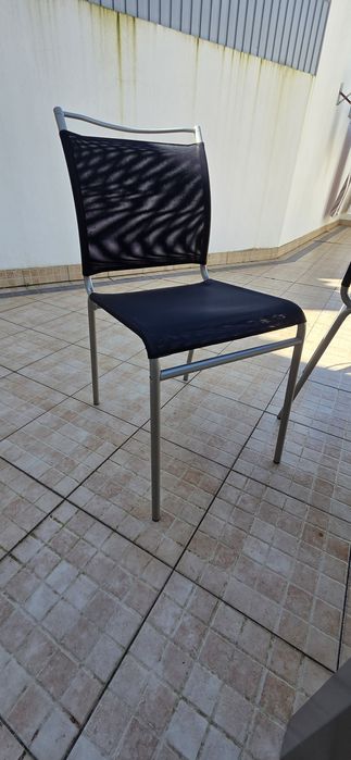 Mesa de cozinha com cadeiras