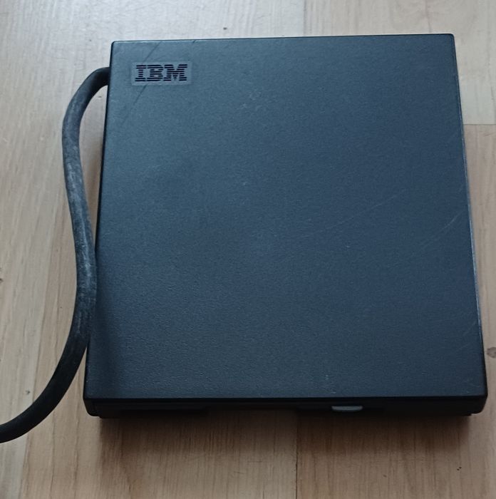 Napęd dyskietek IBM z mechanizmem Sony MPF72S-1