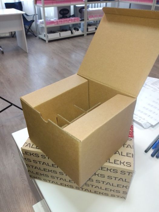 Продам коробки,бокси для інтернет магазинів,з лаків та зі Сталексу