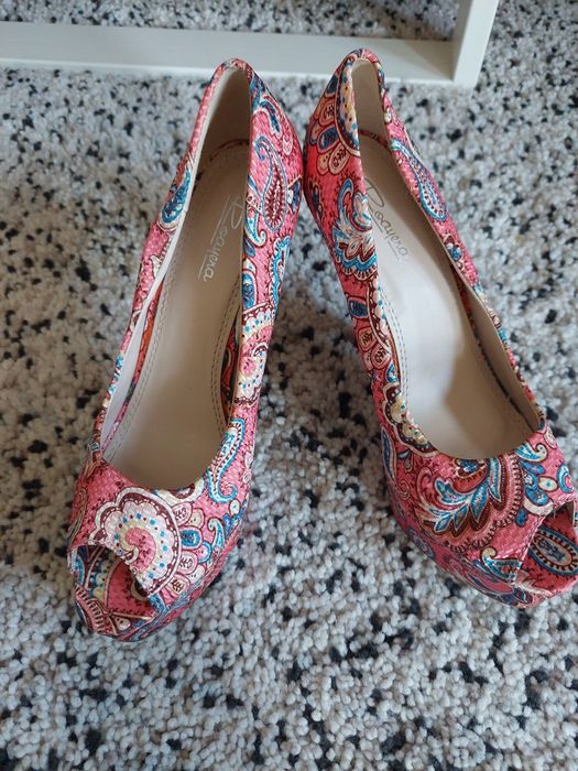 Sapatos de salto alto com plataforma