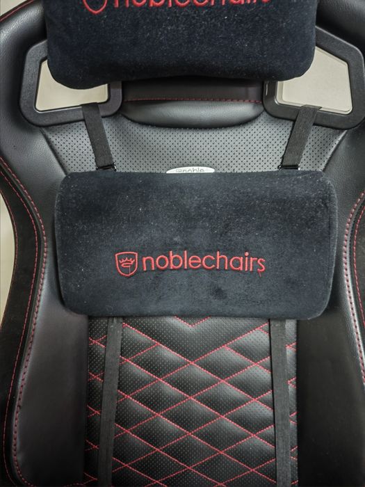 Cadeira Gaming Noblechairs EPIC PU Leather - Preta/Vermelha