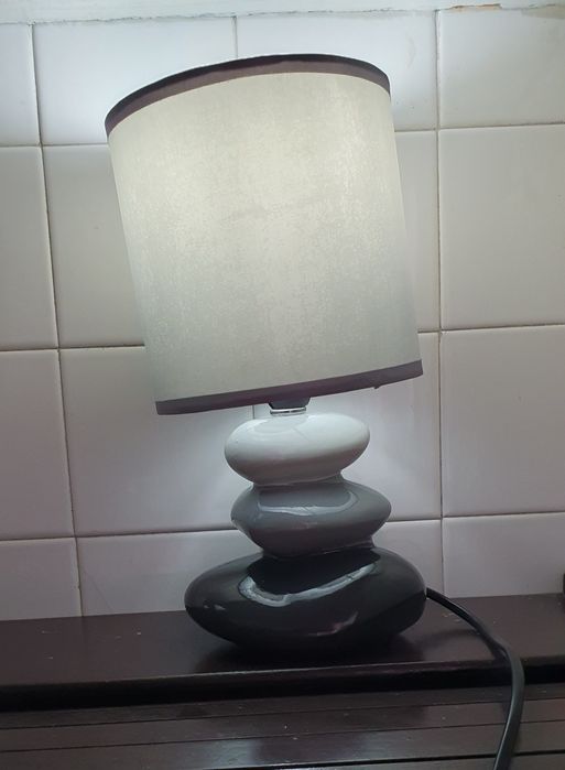 Candeeiro com Pedras  está Novo ofereço lâmpada Led