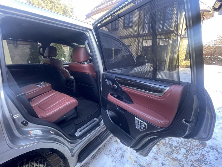Продам официальный автомобиль Lexus LX 450