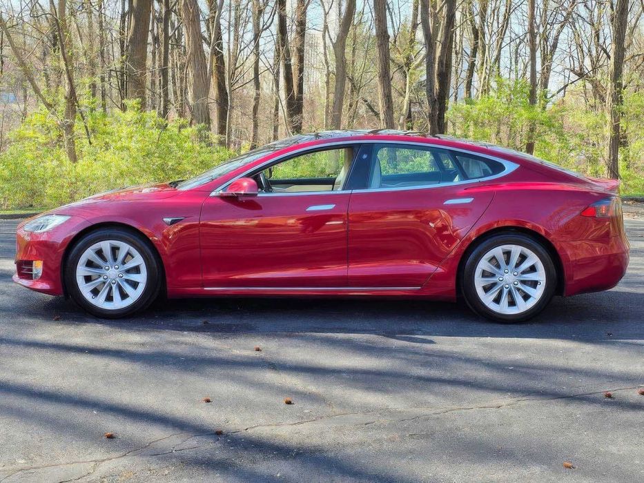 Tesla Model S      2018