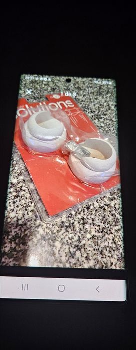 Apliques com parafusos