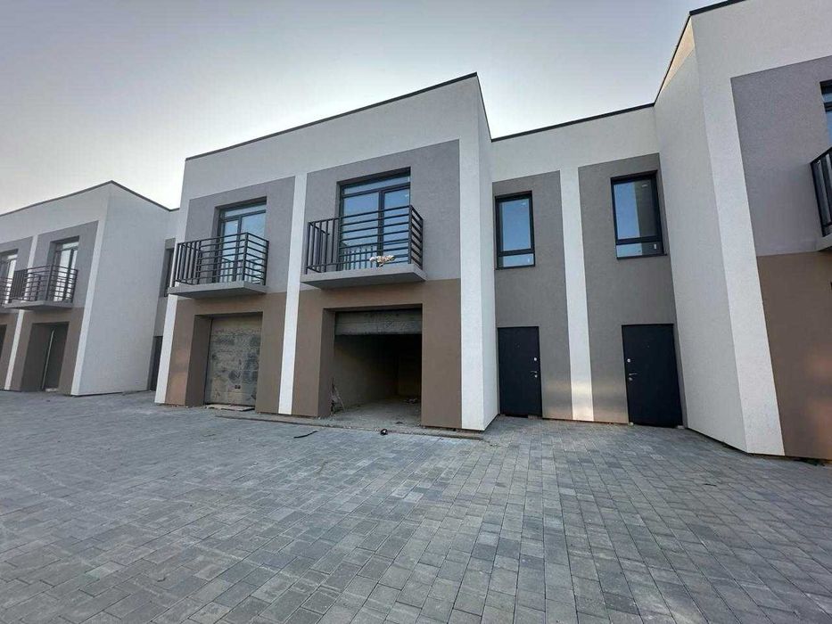 Продаж таунхаусу в Крихівцях — будинок з гаражем за ціною квартири