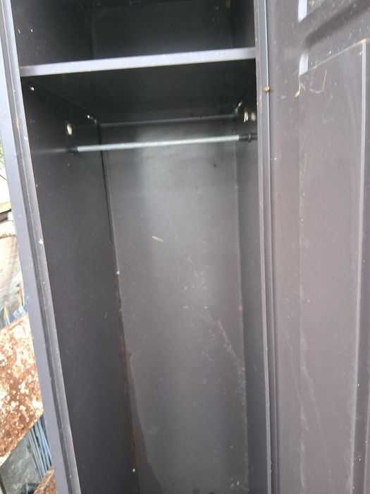 Vertical storage locker in good condition64740120461442120