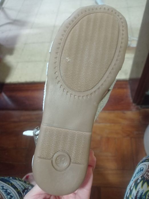 Sandálias pele branca