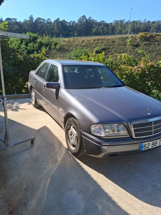 Vendo Mercedes 220 Diesel