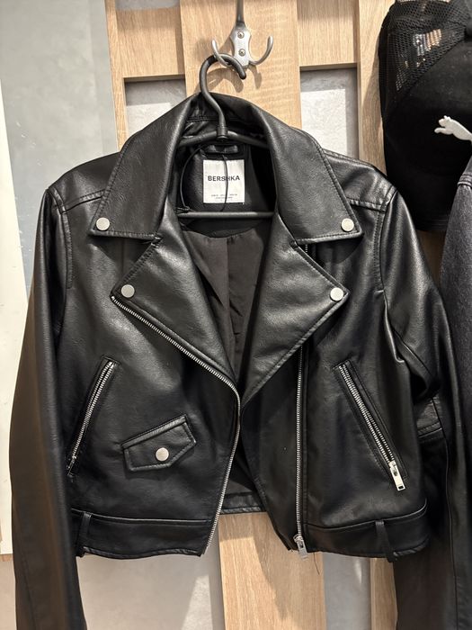 чорна косуха bershka