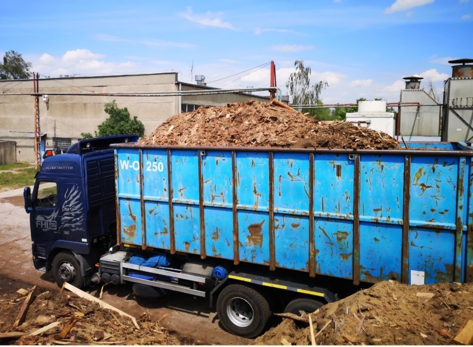 Skup odpadów drzewnych poprodukcyjnych biomasy trociny kora zrzyny