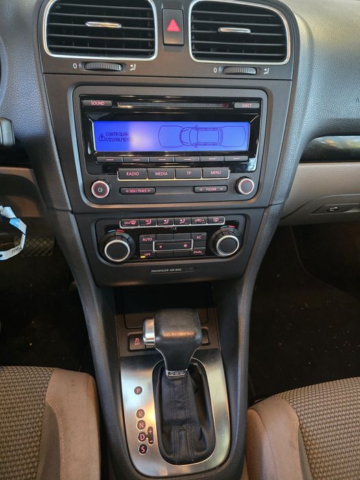 VW Golf Variant 1.6 TDI DSG Automático