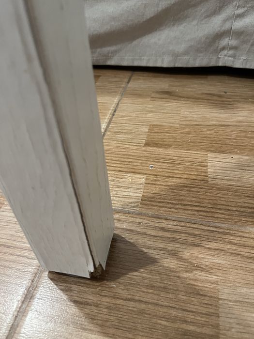 Mesa ikea extensivel com marcas de uso