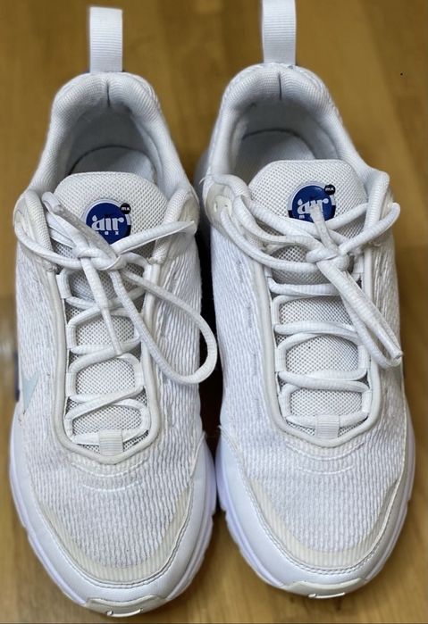 кросівки Nike Air Max.