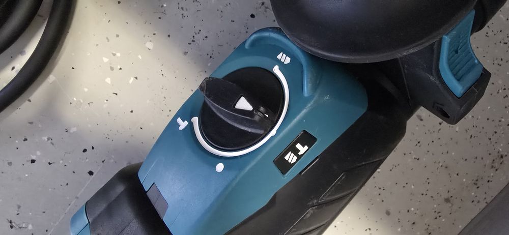 Młotowiertarka Makita HR2630T