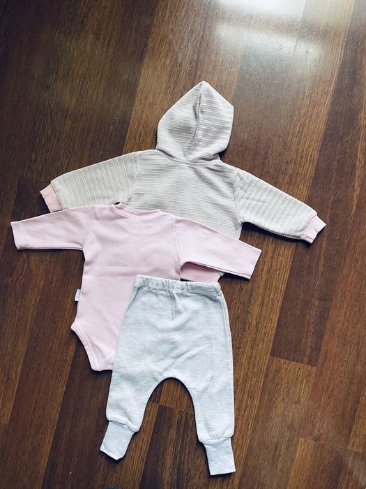 Komplet dresowy bluza, spodnie, body rozm. 62