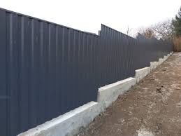 Заборы из металлопрофиля