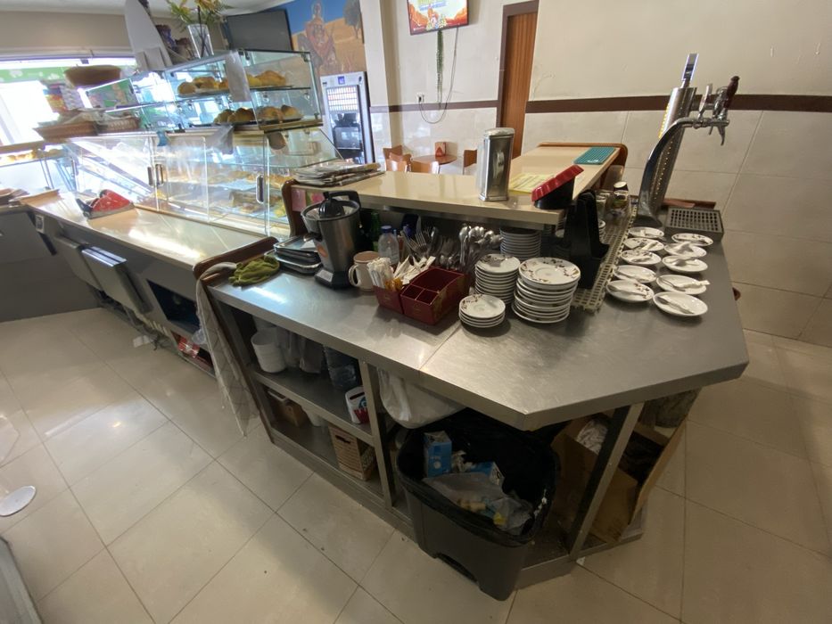 Vitrines + mesas + cadeiras