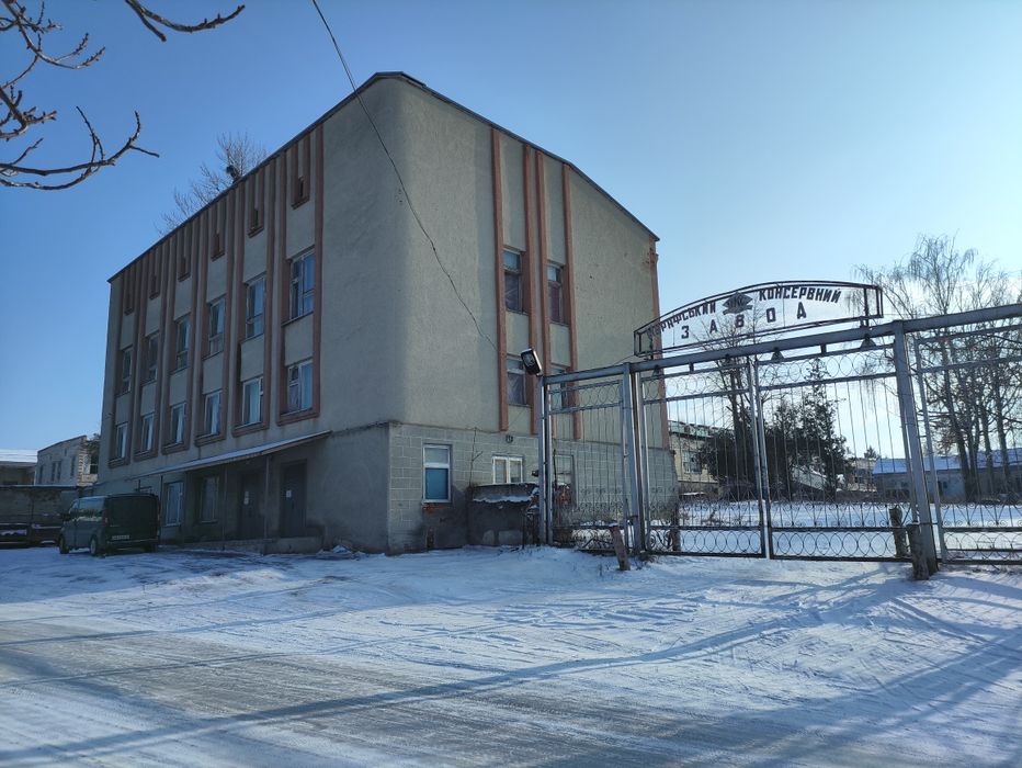 Продам приміщення, склади ... На території консервного заводу.