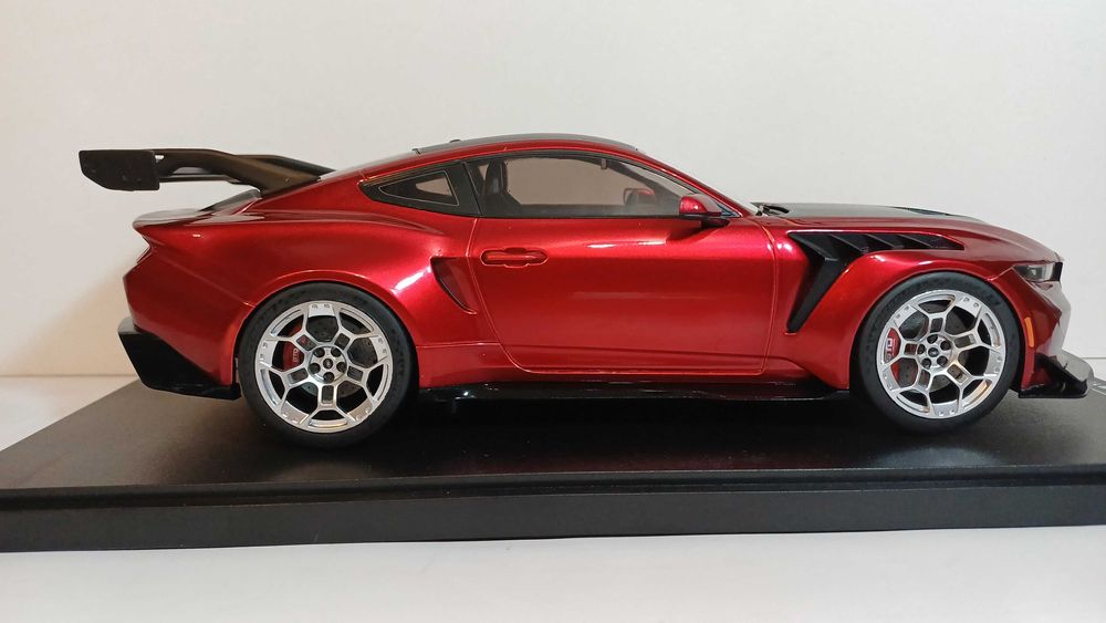 1/18 Ford Mustang GTD 2025 - IXO