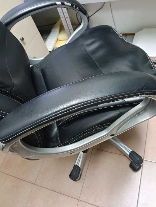 Cadeira de escritório ou quarto de cor preta