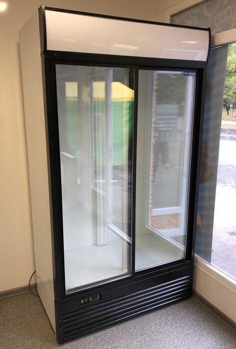 Холодильные шкафы б у (холодильна шафа вітрина )