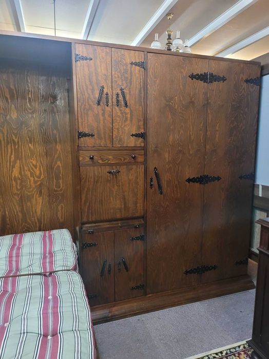 Grande móvel rustico em madeira maciça com cama encastrada - óptimo