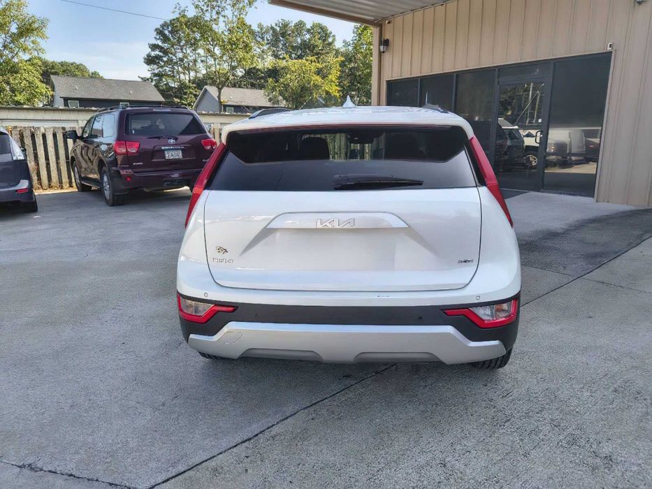 Kia Niro EX      2023