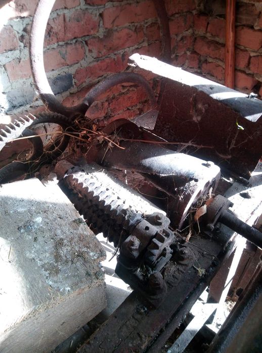 Продам січкарню

Стан хороший, робоча. Підходить для подрібнення сіна,