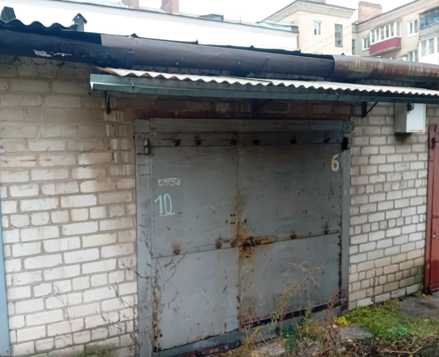 Гараж в самом центре. Площадь.