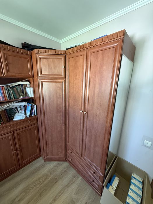 Продам кутову шафу в спальню