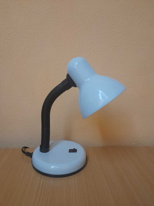 Настольная лампа