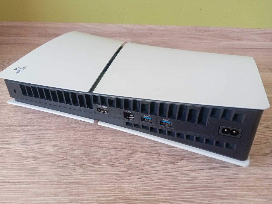 Konsola PS5 Slim CFI-2016 + gra FC25 Gwarancja