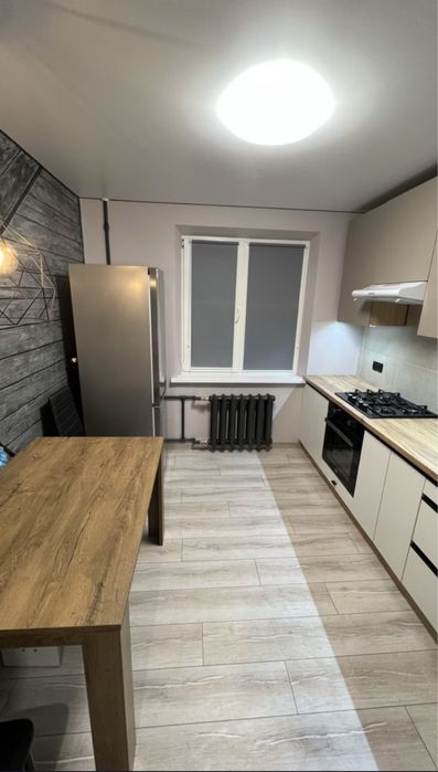 Продам 3 кімнатну квартиру начало  пр Слобожанськького Макдональдс