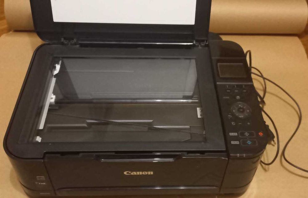 Принтер-сканер Canon