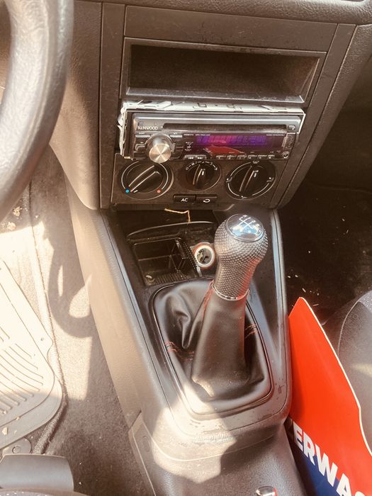 sprzedam  vw golf4 1.9tdi 101 km 5drzwi klimatronik